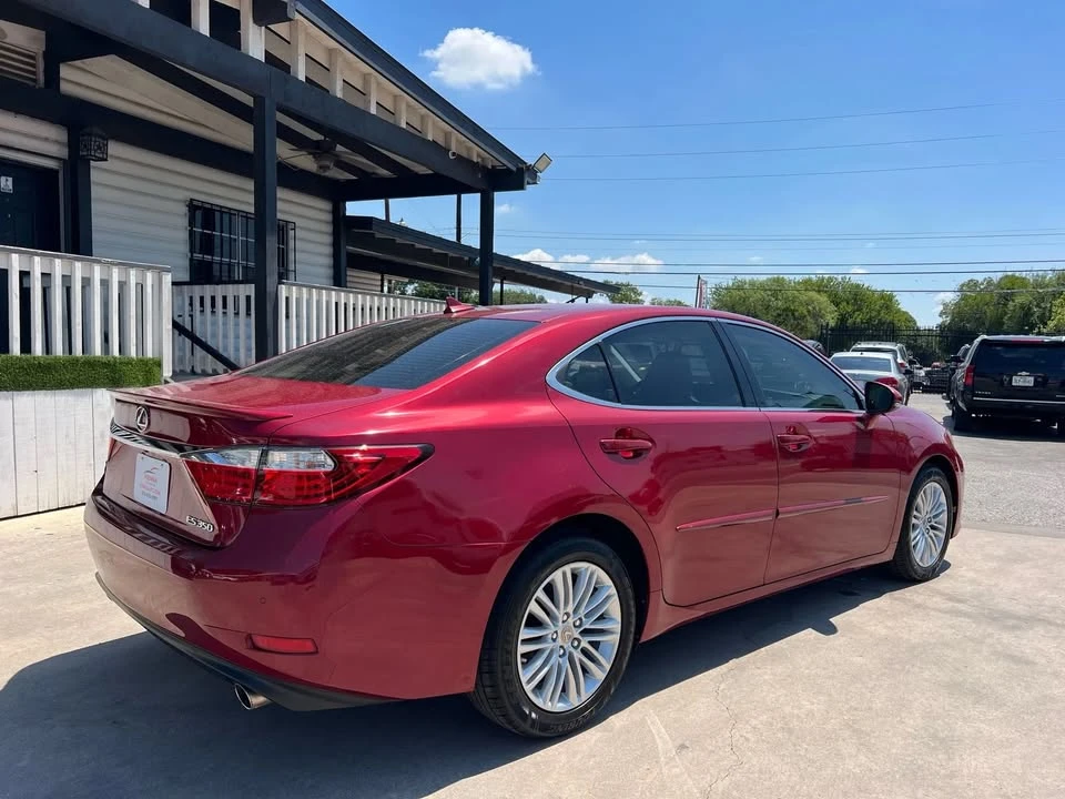 2013 Lexus ES 6th Gen - Image 4 of 12