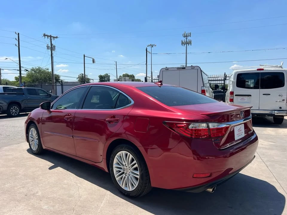 2013 Lexus ES 6th Gen - Image 3 of 12
