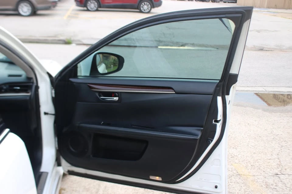2013 Lexus ES 6th Gen - Image 11 of 20