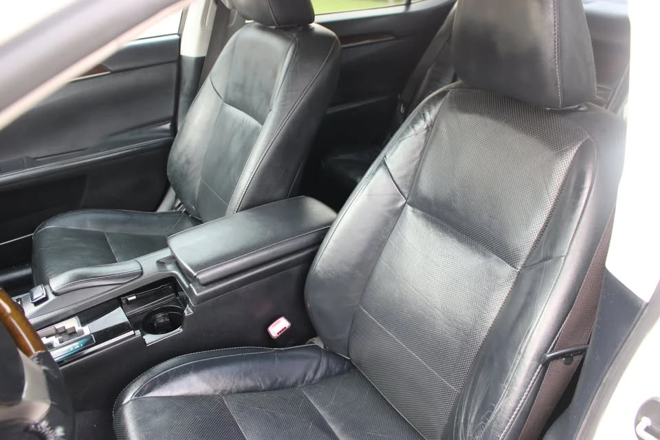 2013 Lexus ES 6th Gen - Image 15 of 20