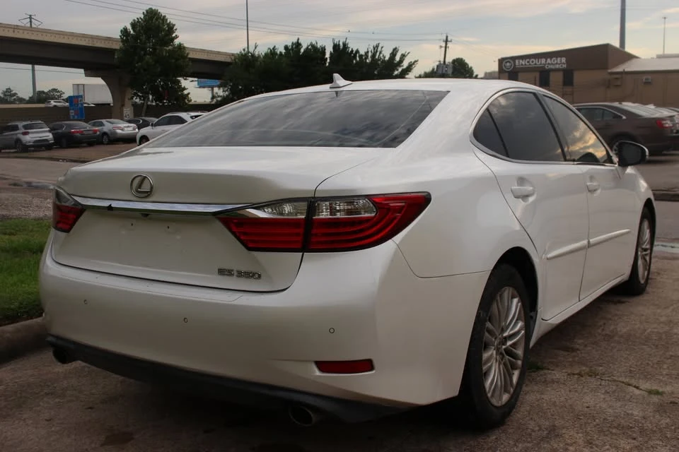 2013 Lexus ES 6th Gen - Image 5 of 20
