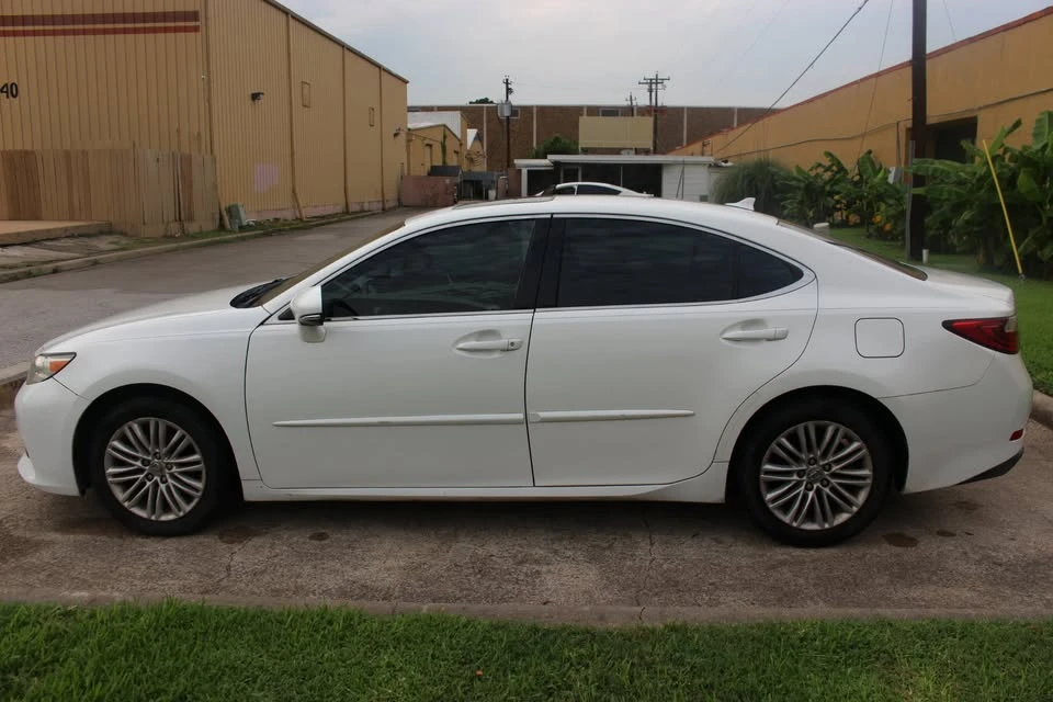 2013 Lexus ES 6th Gen - Image 8 of 20