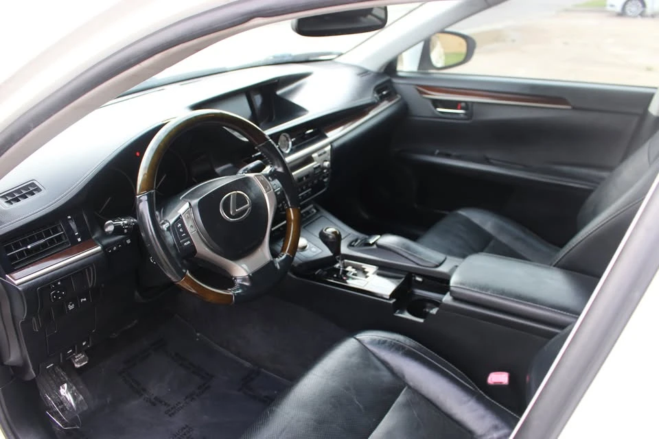 2013 Lexus ES 6th Gen - Image 13 of 20