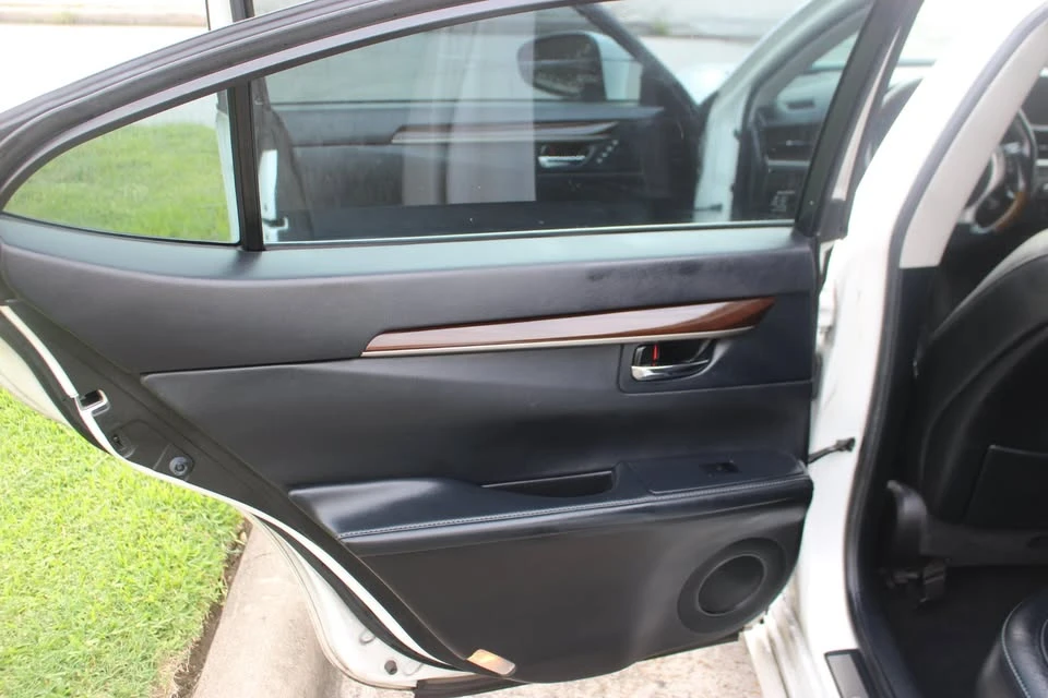 2013 Lexus ES 6th Gen - Image 10 of 20