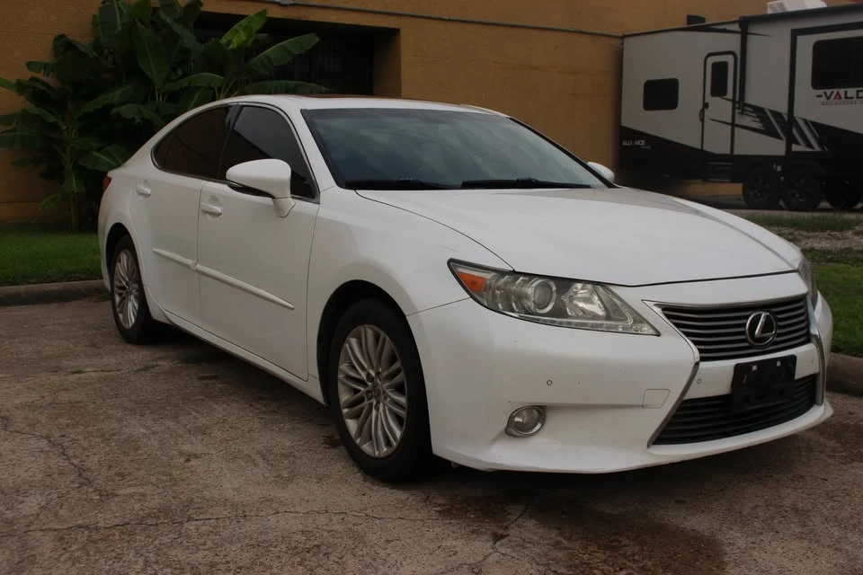 2013 Lexus ES 6th Gen - Image 3 of 20