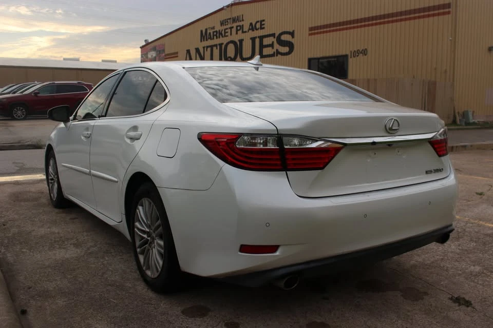 2013 Lexus ES 6th Gen - Image 7 of 20
