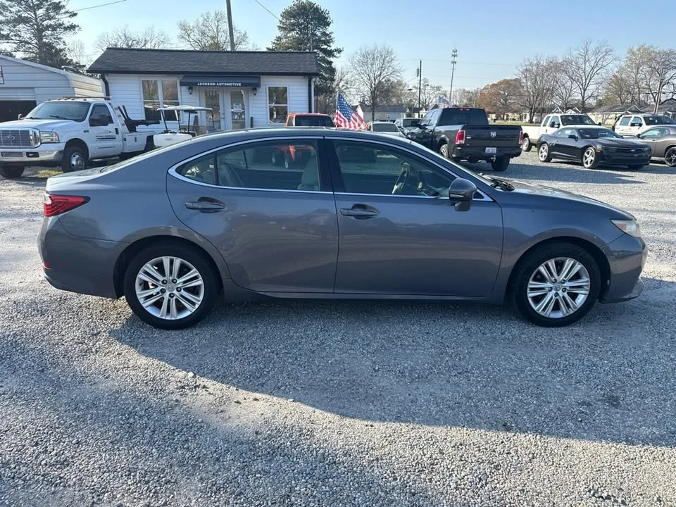 2013 Lexus ES 6th Gen - Image 4 of 12