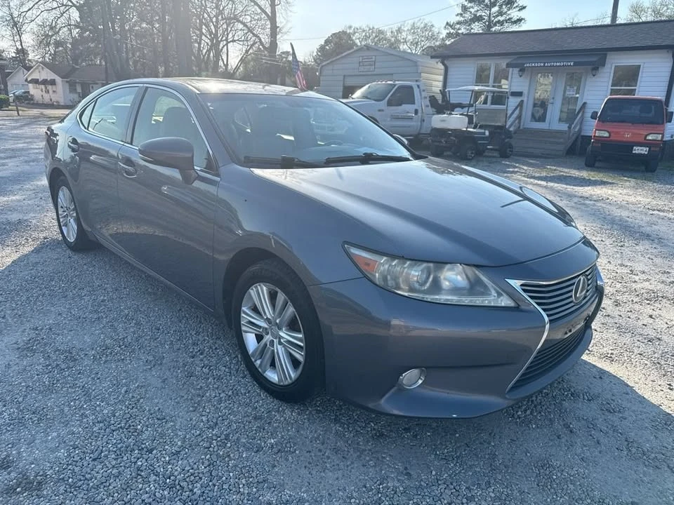 2013 Lexus ES 6th Gen - Image 3 of 12