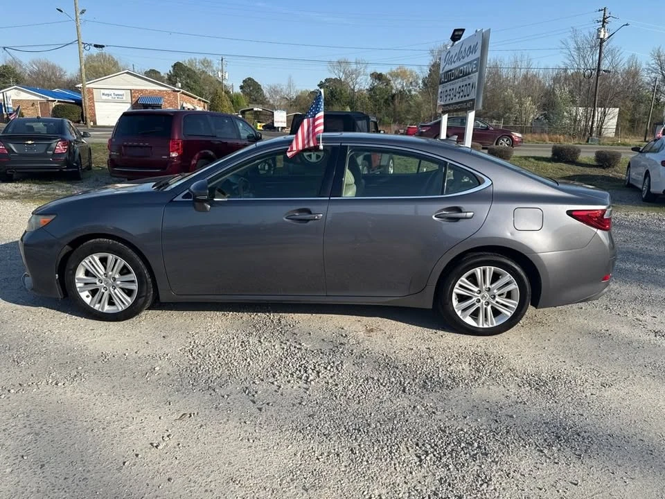 2013 Lexus ES 6th Gen - Image 7 of 12