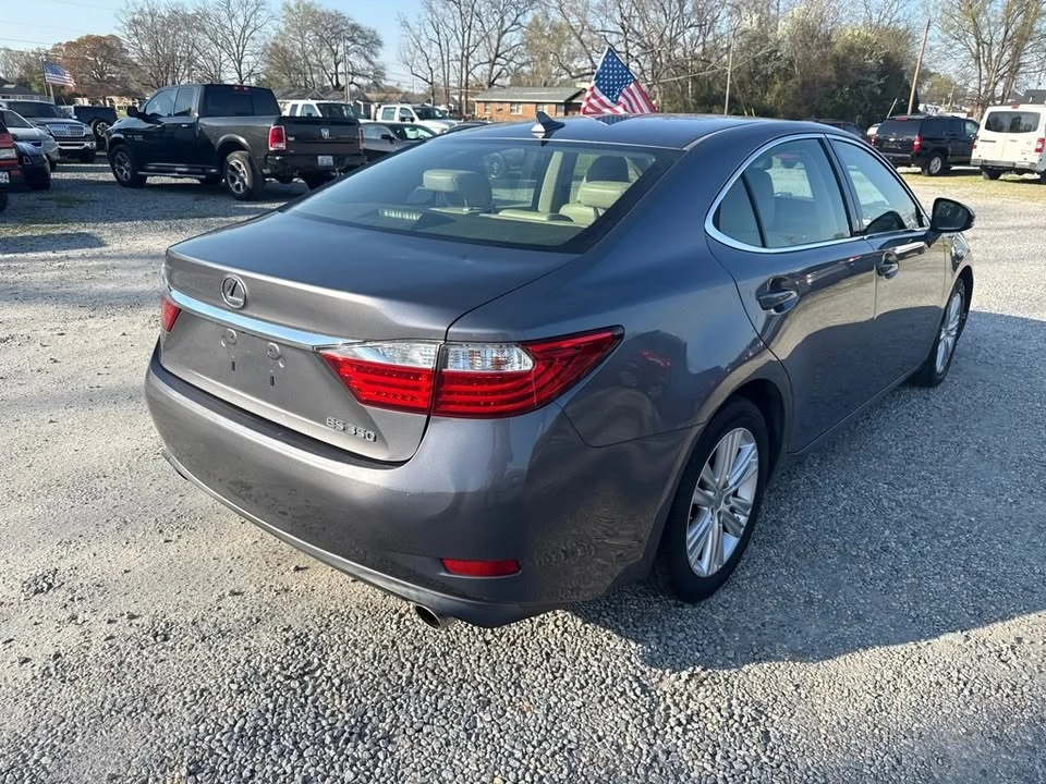 2013 Lexus ES 6th Gen - Image 5 of 12