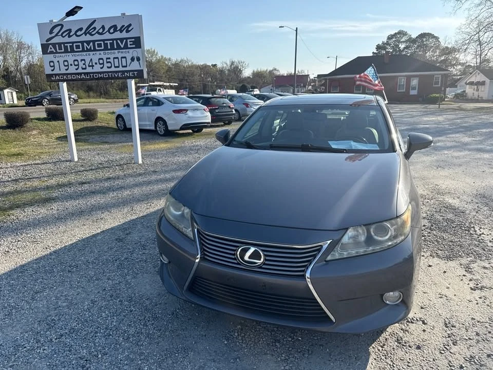 2013 Lexus ES 6th Gen - Image 2 of 12