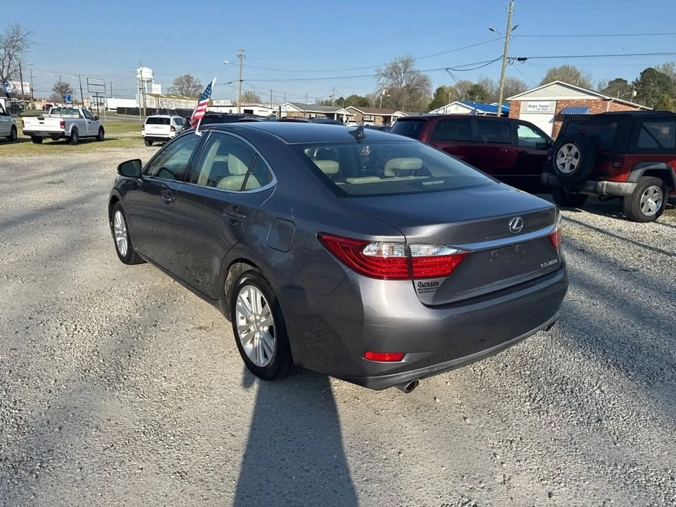 2013 Lexus ES 6th Gen - Image 6 of 12
