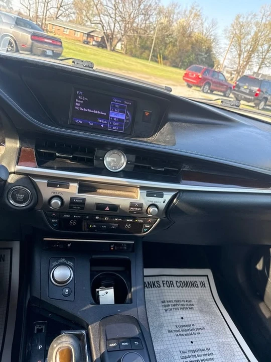 2013 Lexus ES 6th Gen - Image 11 of 12
