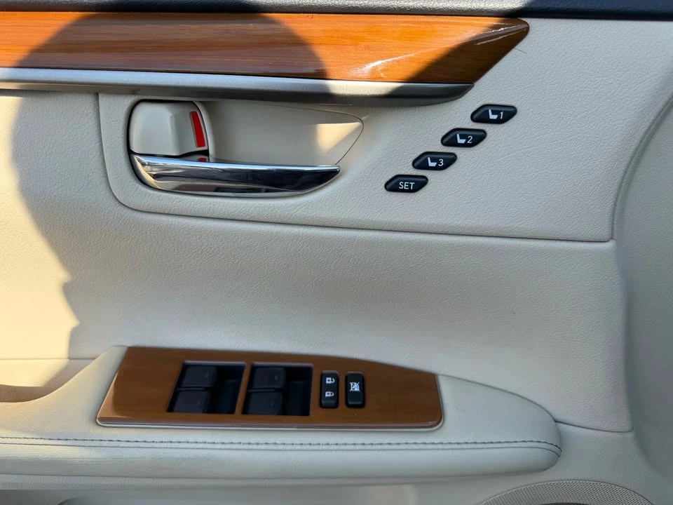 2013 Lexus ES 6th Gen - Image 19 of 20