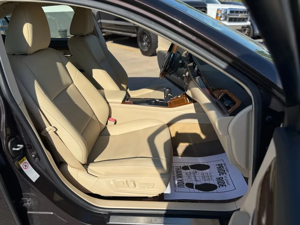 2013 Lexus ES 6th Gen - Image 11 of 20