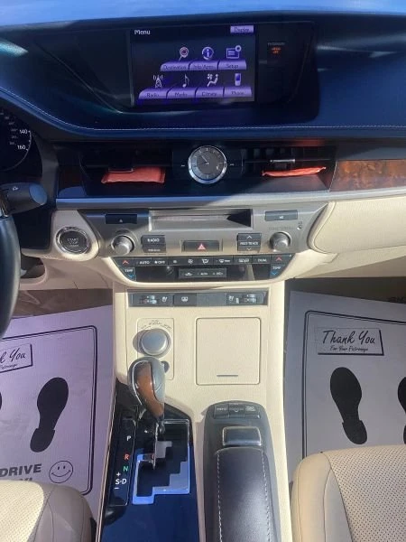 2013 Lexus ES 6th Gen - Image 18 of 20