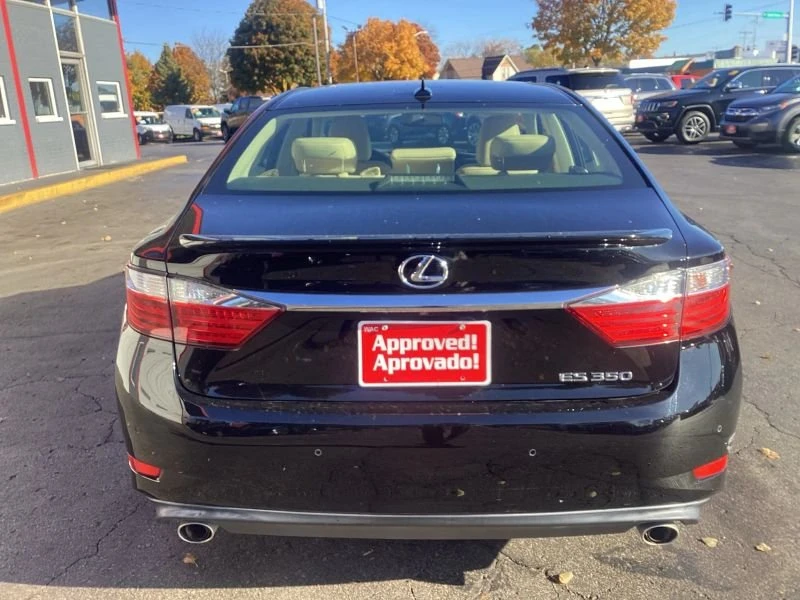 2013 Lexus ES 6th Gen - Image 9 of 16