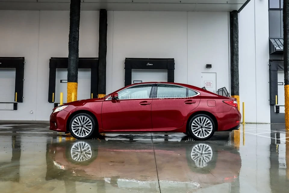 2013 Lexus ES 6th Gen - Image 4 of 18