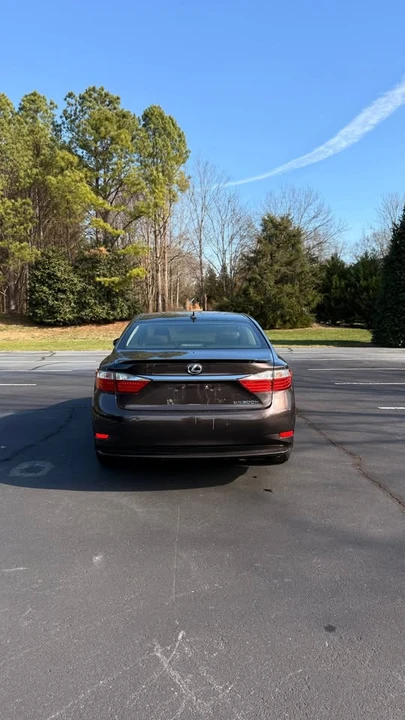 2013 Lexus ES 6th Gen - Image 5 of 12