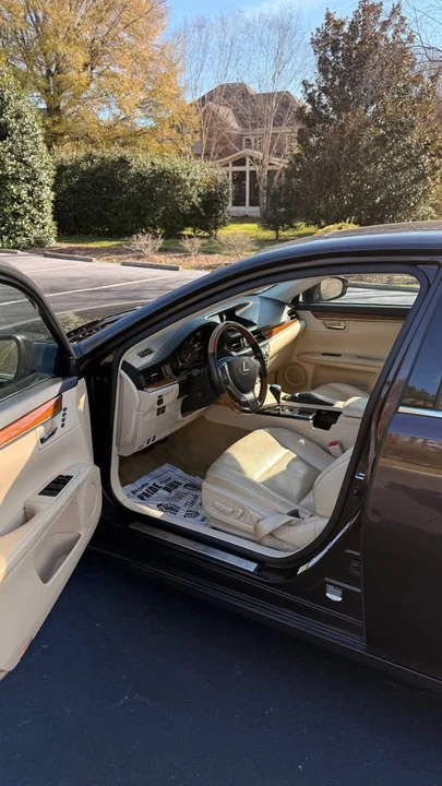 2013 Lexus ES 6th Gen - Image 8 of 12