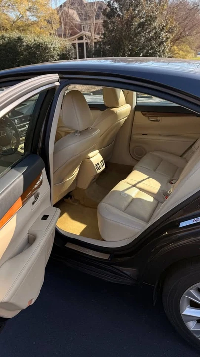 2013 Lexus ES 6th Gen - Image 9 of 12