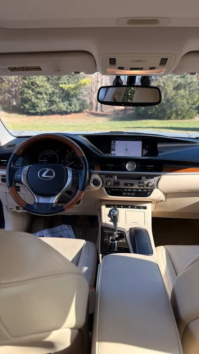 2013 Lexus ES 6th Gen - Image 11 of 12