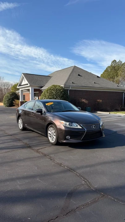 2013 Lexus ES 6th Gen - Image 7 of 12
