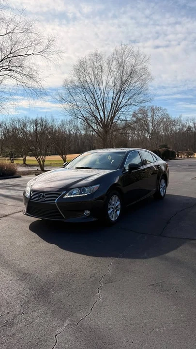 2013 Lexus ES 6th Gen - Image 2 of 12