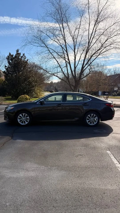 2013 Lexus ES 6th Gen - Image 3 of 12