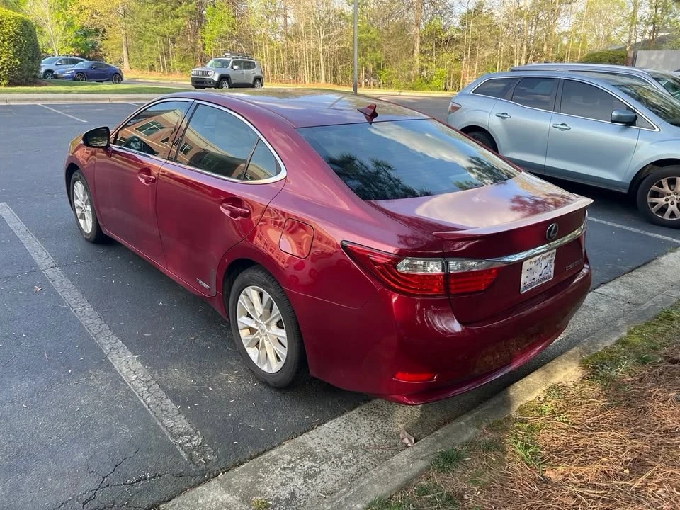 2013 Lexus ES 6th Gen - Image 4 of 4