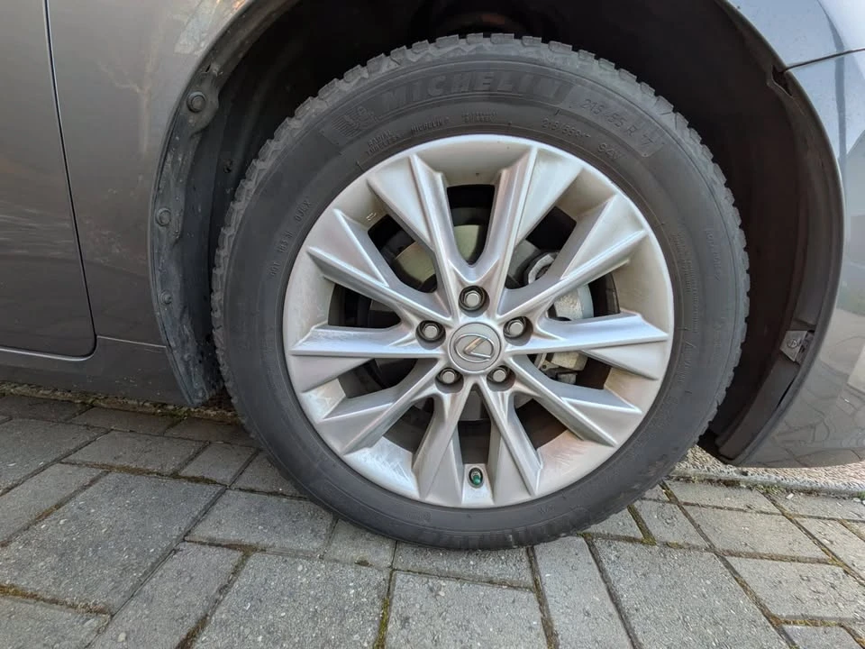 2013 Lexus ES 6th Gen - Image 16 of 20