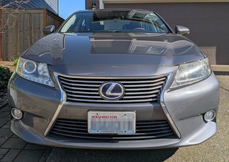 2013 Lexus ES 6th Gen - Image 2 of 20