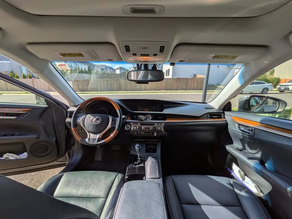 2013 Lexus ES 6th Gen - Image 9 of 20