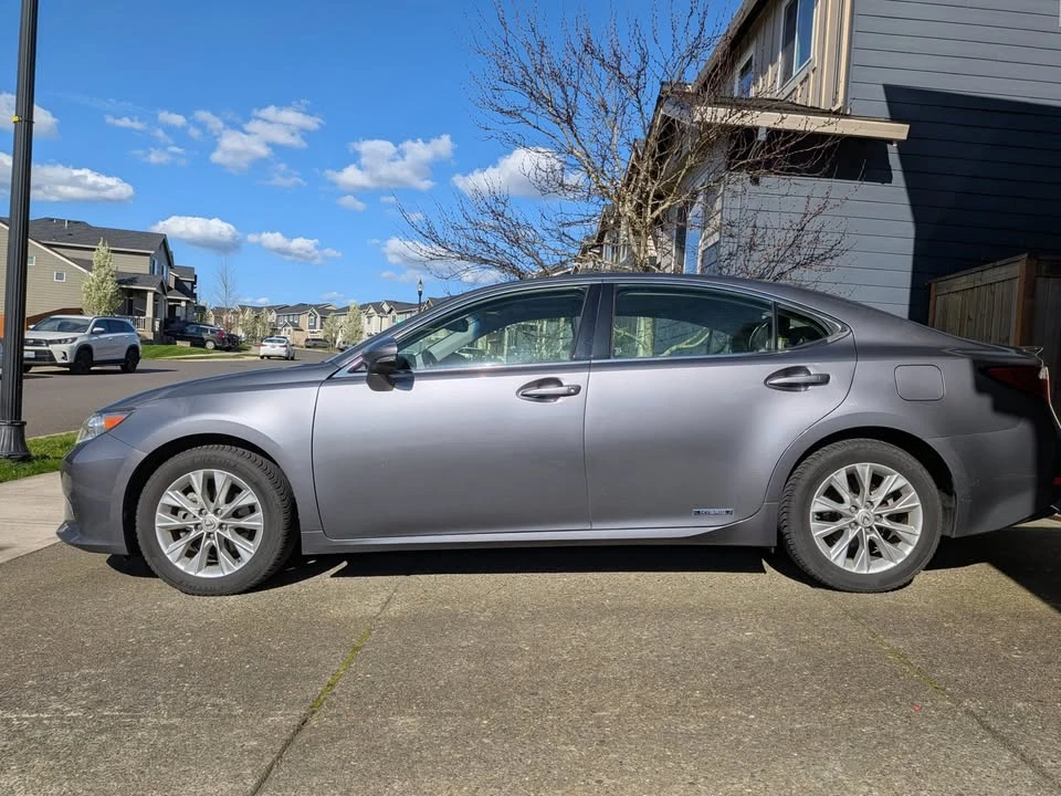 2013 Lexus ES 6th Gen - Image 3 of 20