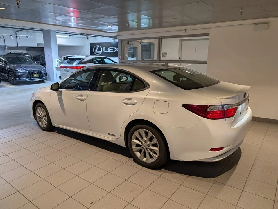 2013 Lexus ES 6th Gen - Image 5 of 5