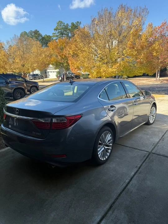 2013 Lexus ES 6th Gen - Image 4 of 18