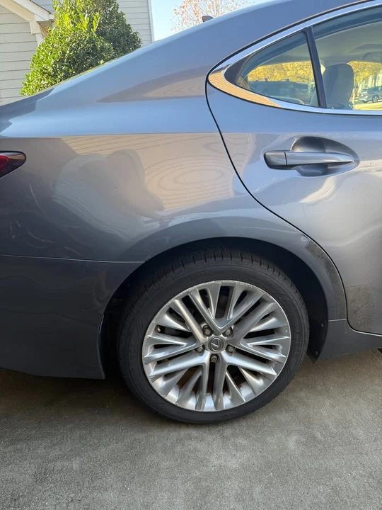 2013 Lexus ES 6th Gen - Image 5 of 18