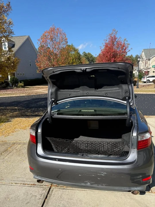 2013 Lexus ES 6th Gen - Image 10 of 18