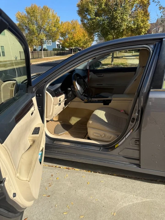 2013 Lexus ES 6th Gen - Image 12 of 18