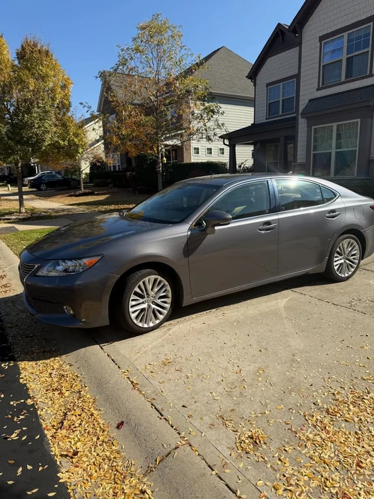 2013 Lexus ES 6th Gen - Image 7 of 18