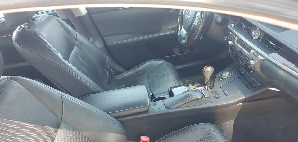 2013 Lexus ES 6th Gen - Image 11 of 13