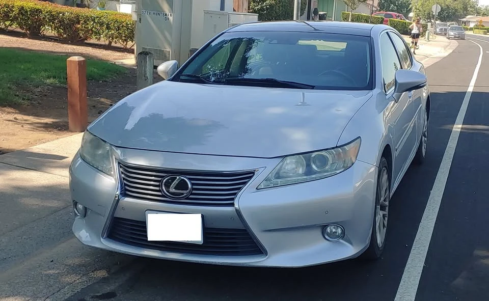 2013 Lexus ES 6th Gen - Image 4 of 13
