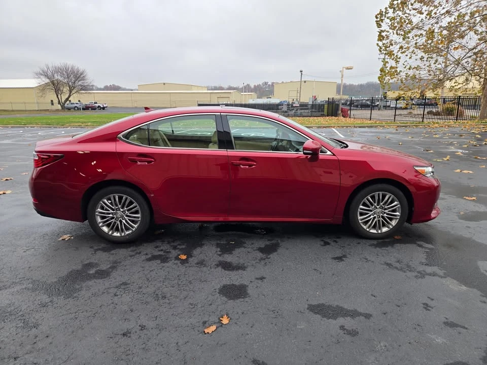 2013 Lexus ES 6th Gen - Image 4 of 11