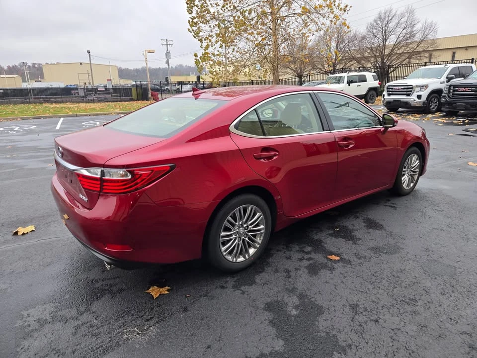 2013 Lexus ES 6th Gen - Image 5 of 11