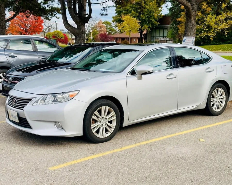 2013 Lexus ES 6th Gen - Image 3 of 4