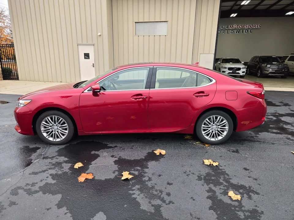 2013 Lexus ES 6th Gen - Image 7 of 11