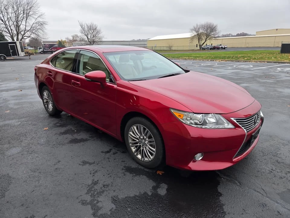 2013 Lexus ES 6th Gen - Image 3 of 11