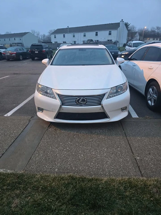 2013 Lexus ES 6th Gen - Image 2 of 20
