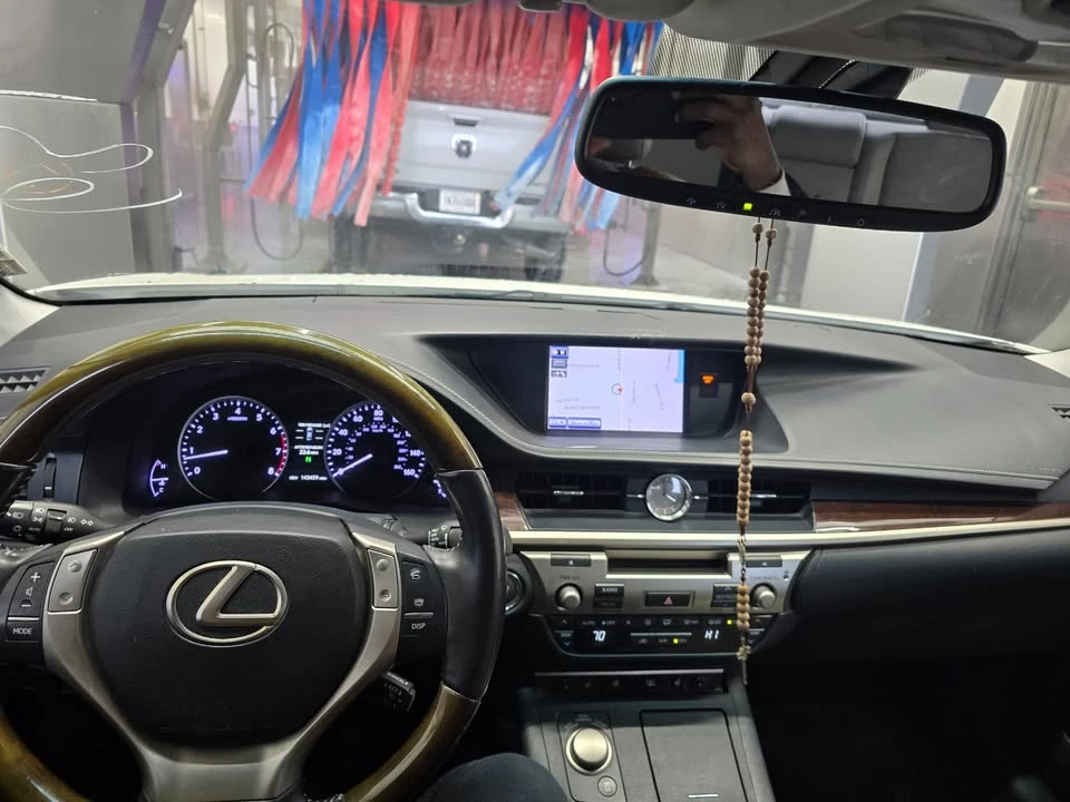 2013 Lexus ES 6th Gen - Image 16 of 20