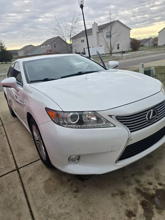 2013 Lexus ES 6th Gen - Image 9 of 20